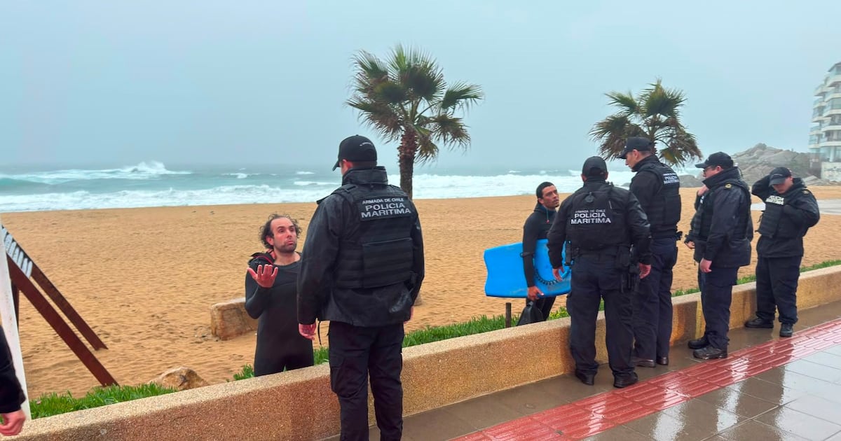 Detención de Surfistas en Reñaca por Infracción al Prohibido por Sistema Frontal