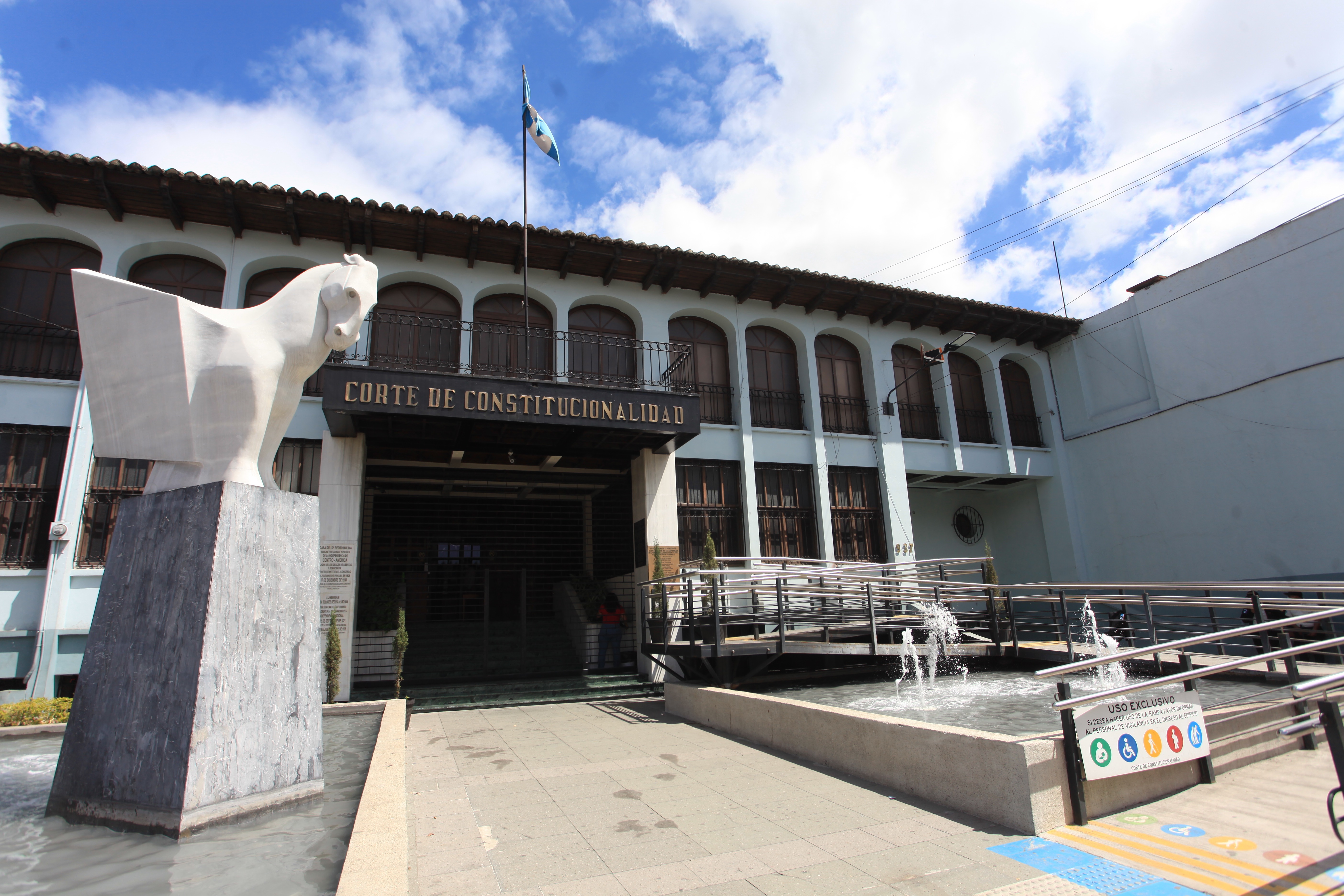 La Corte Constitucional otorga amparo a AGER y ordena al presidente intervenir en consulta sobre hidroeléctrica Palo Viejo