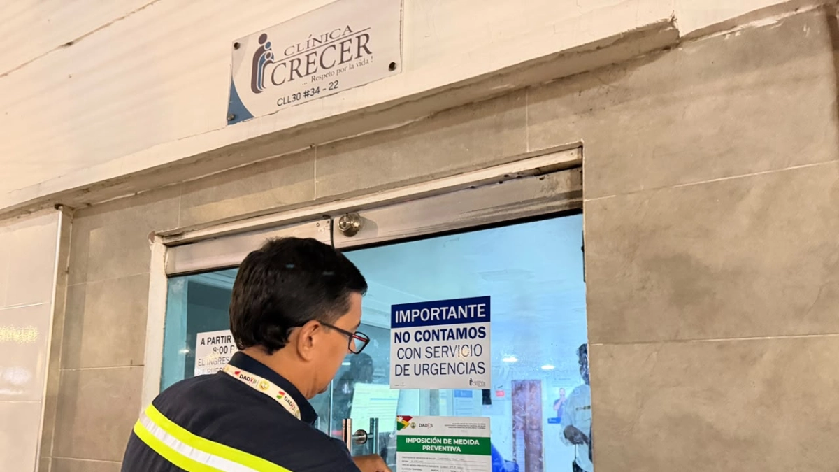 Clínica Crecer en Cartagena enfrenta sanciones por parto en la puerta del centro médico