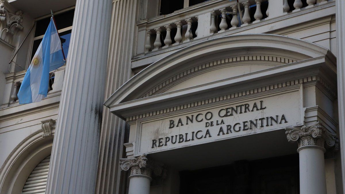 Gobierno incorpora utilidades del BCRA al Presupuesto y pide límite al Congreso