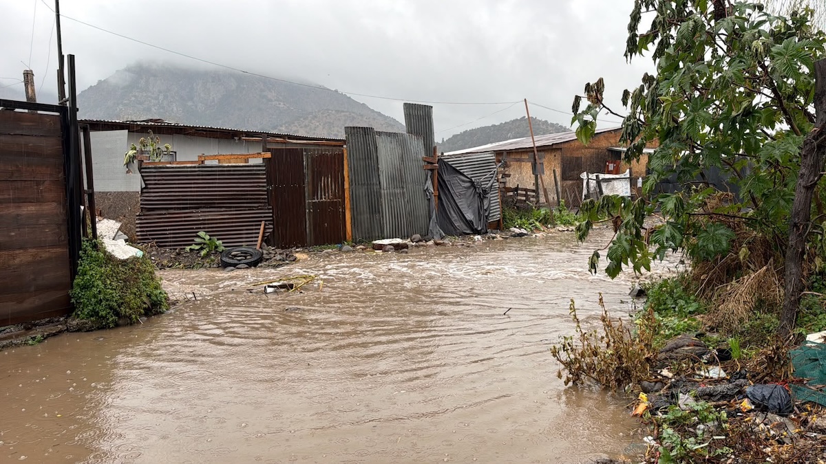 Alcalde de Talagante enfrenta desafío en evacuación de campamento peligroso