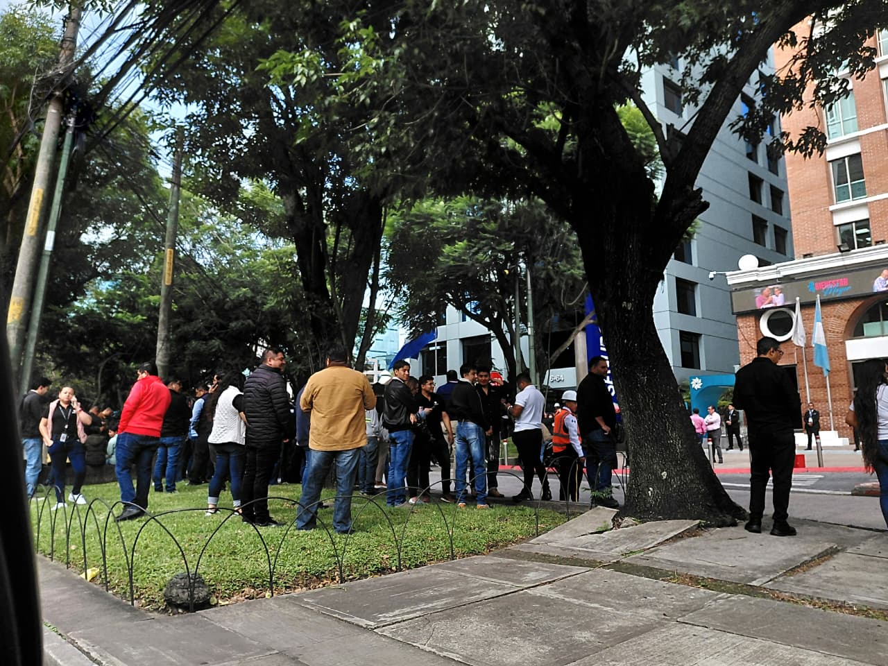Guatemala enfrenta sismo de 7.4 en el Pacífico y alerta de tsunami