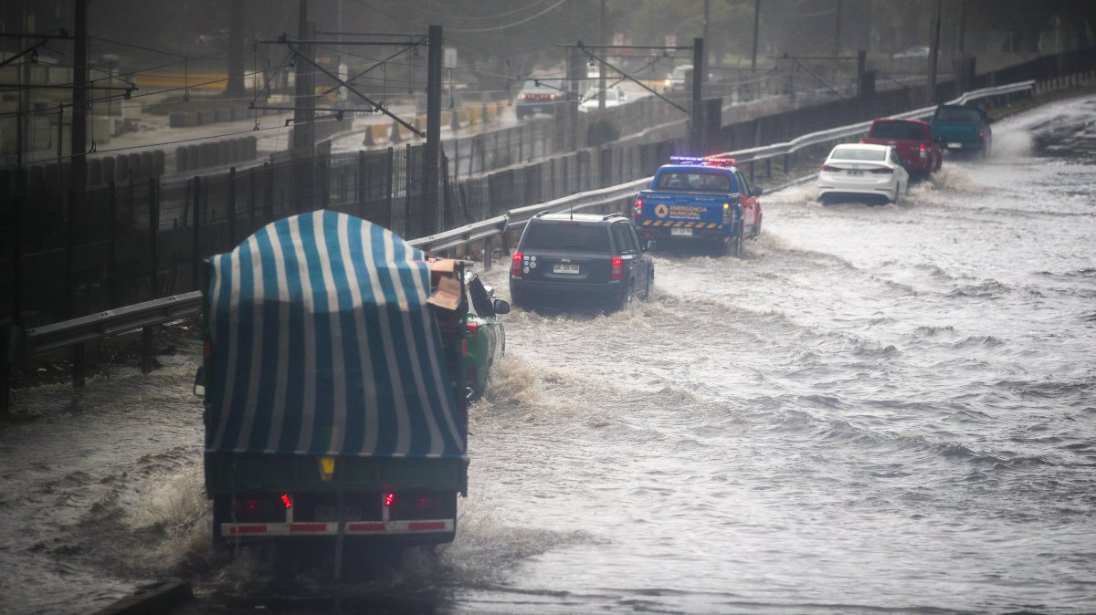 Sistema frontal provoca masivos cortes de luz, evacuaciones preventivas y daños en varias regiones del país