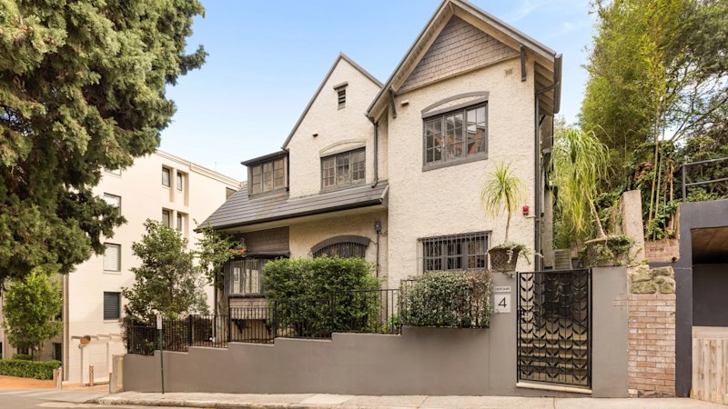 Edwardian-era harbourside apartment fails to sell at Sydney auction