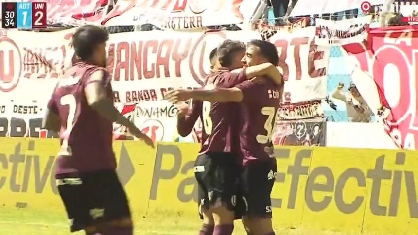 Universitario's Lisandro Alzugaray Scores Stunning Free Kick in Descentralizado Match Against ADT