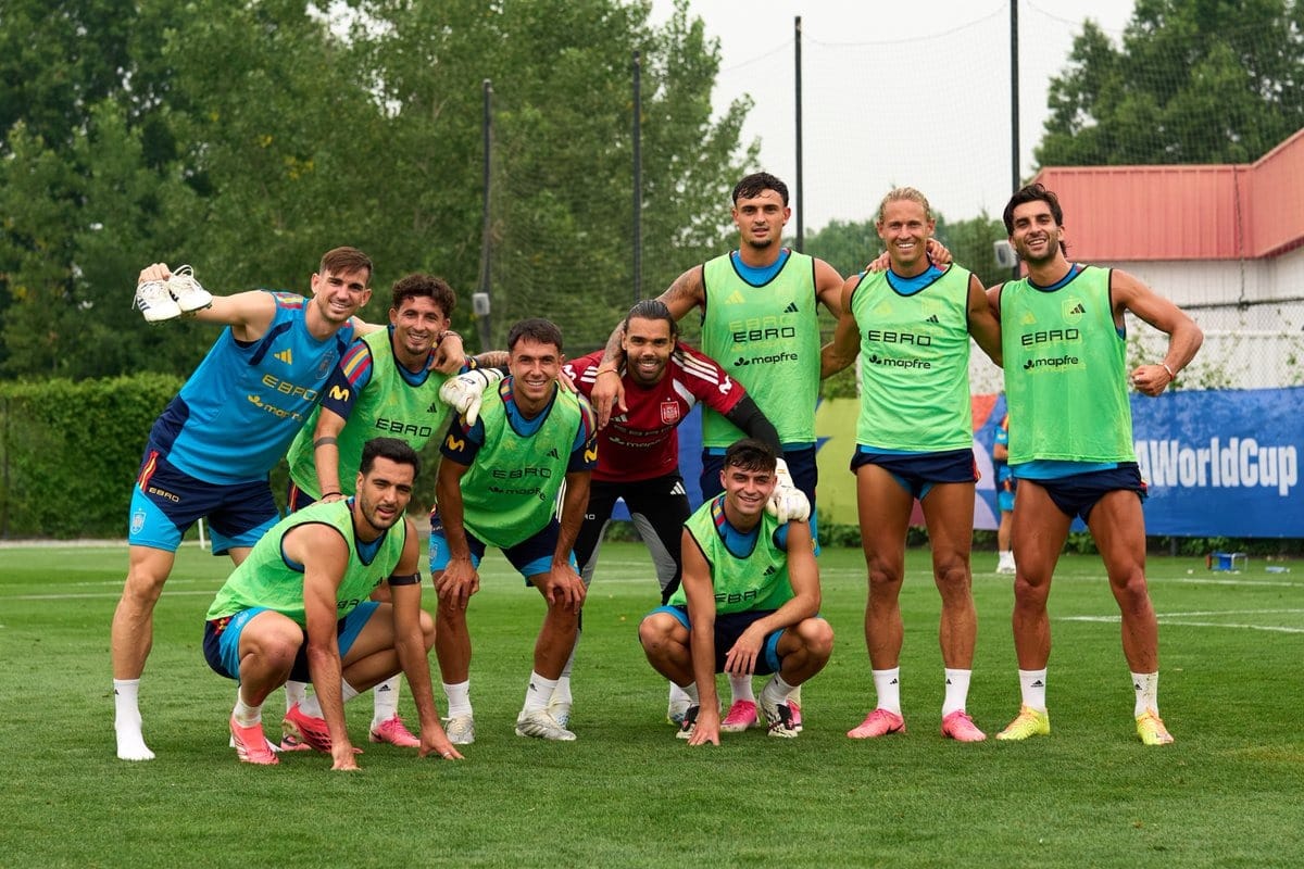 Spain halts World Cup training over stormy weather; Argentina presses on