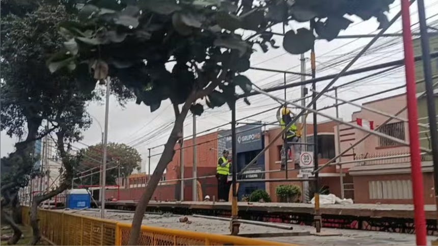 Cierre parcial de la avenida Brasil por instalación de estrados afecta el tránsito y el acceso de vecinos en Jesús María