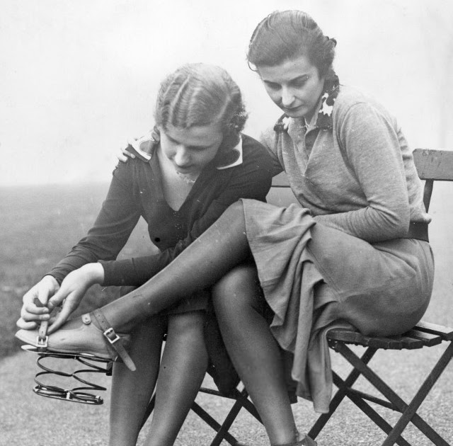 Historical Spring-Loaded Shoes of the 1930s and Their Evolution into Modern Rebound Boots