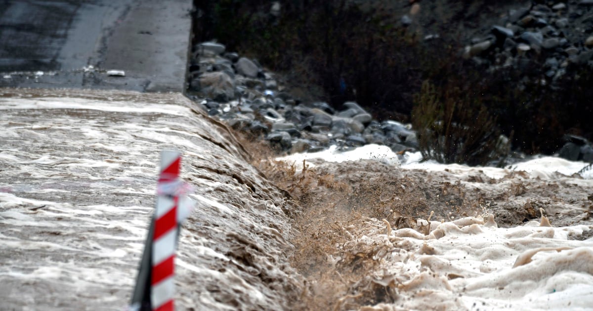 Senapred emite alertas de evacuación y recomendaciones durante sistema frontal en Chile