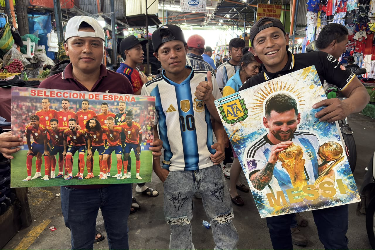 Guatemaltecos siguen la final del Mundial 2026 en el mercado La Terminal