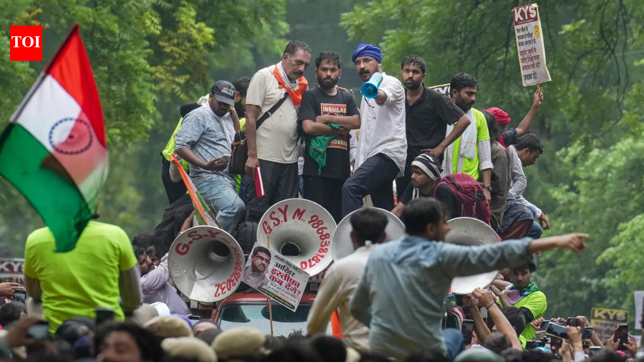 CJP alleges police action during Parliament march, claims protesters were assaulted