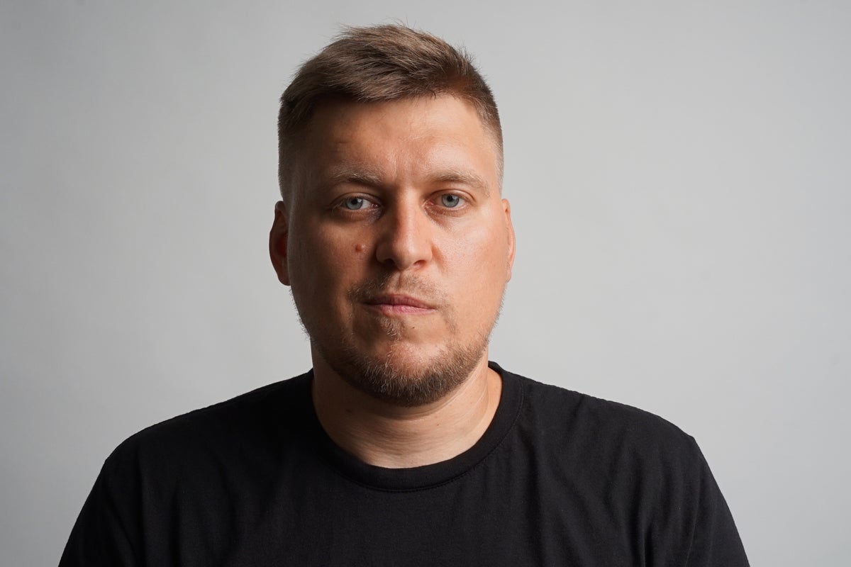 Russian comedian Sasha Nezlobin flees Putin's regime after anti-war comments, performs at Edinburgh Fringe