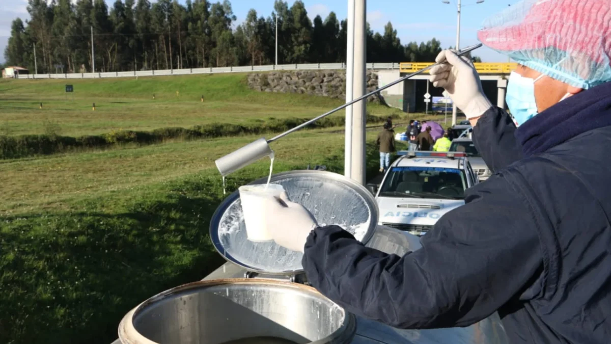 Más de 272,000 litros de leche cruda retirados por incumplir normas sanitarias