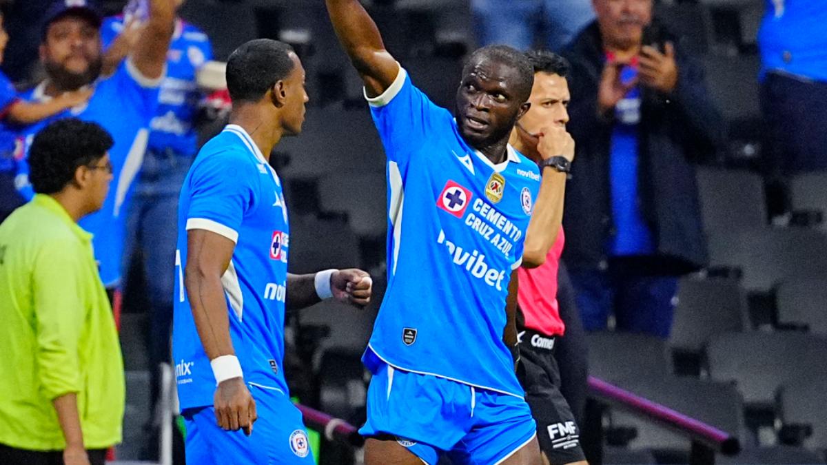Cruz Azul gana al Puebla en Apertura 2026 con dos goles de Romero y Ebere