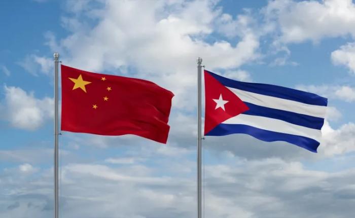 China rechaza acusaciones de EE.UU. y defiende relaciones con Cuba
