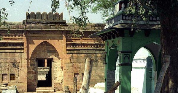 Supreme Court Directs Government to Implement Namaz Site Order Near Bhojshala Complex