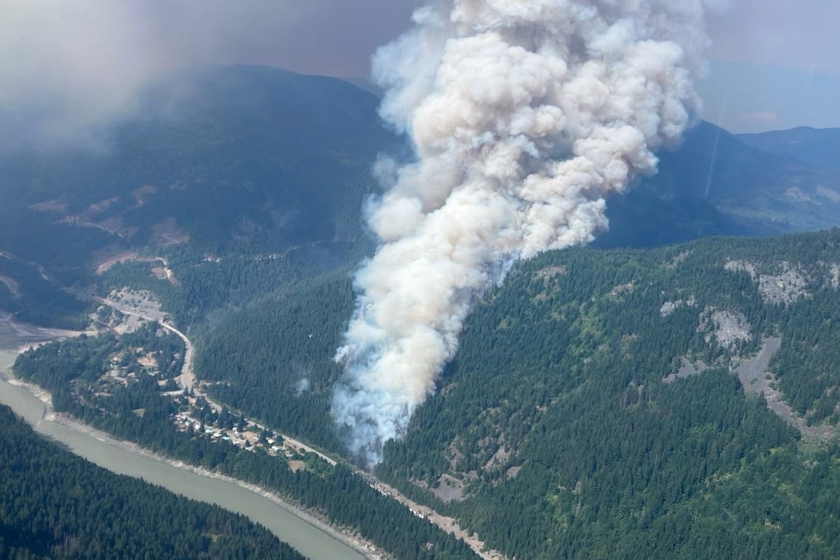 Federal Response to Wildfires Encircles Boston Bar, B.C.