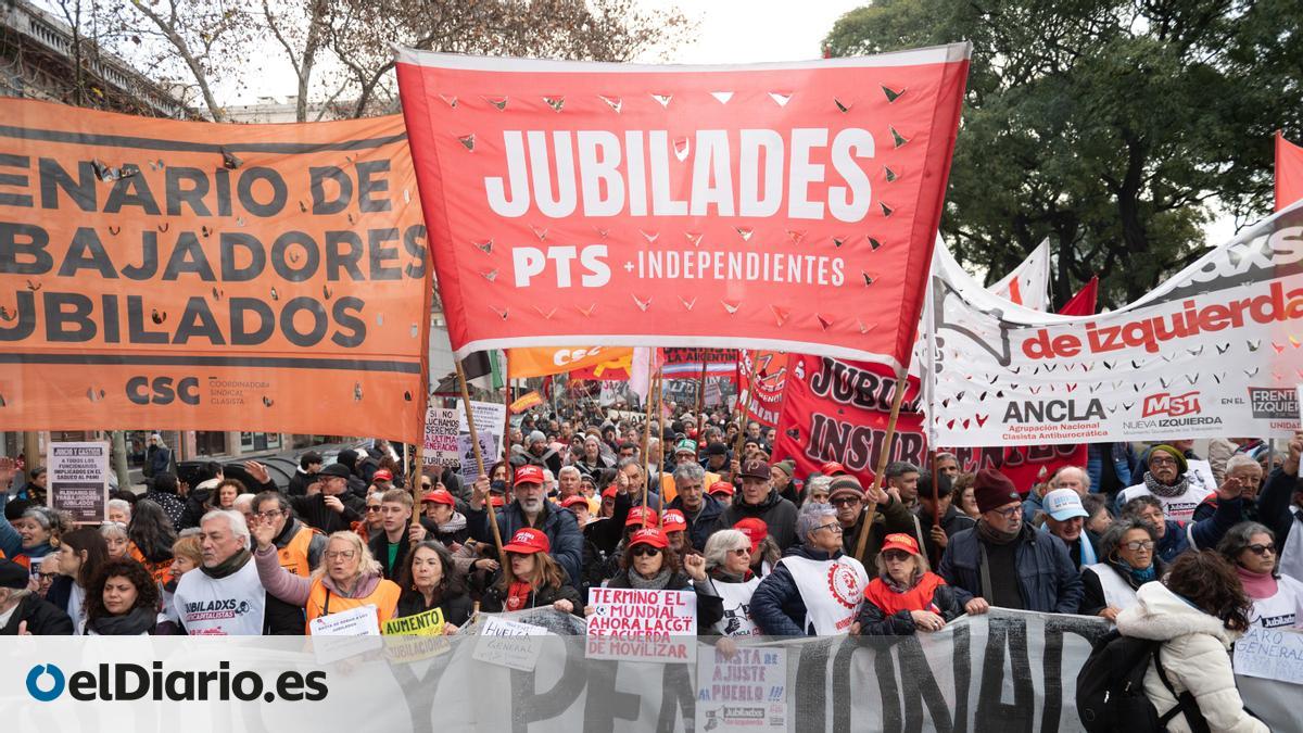 Sindicatos y jubilados se manifiestan en Buenos Aires contra la reforma laboral y los recortes del Gobierno de Javier Milei