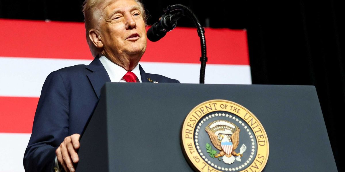 CNN Analyst Criticizes Trump's Unpopular Trade Policies and Declining Approval Ratings