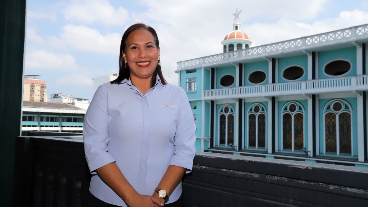 Carolina Drouet lidera renovación educativa en colegio centenario de Guayaquil