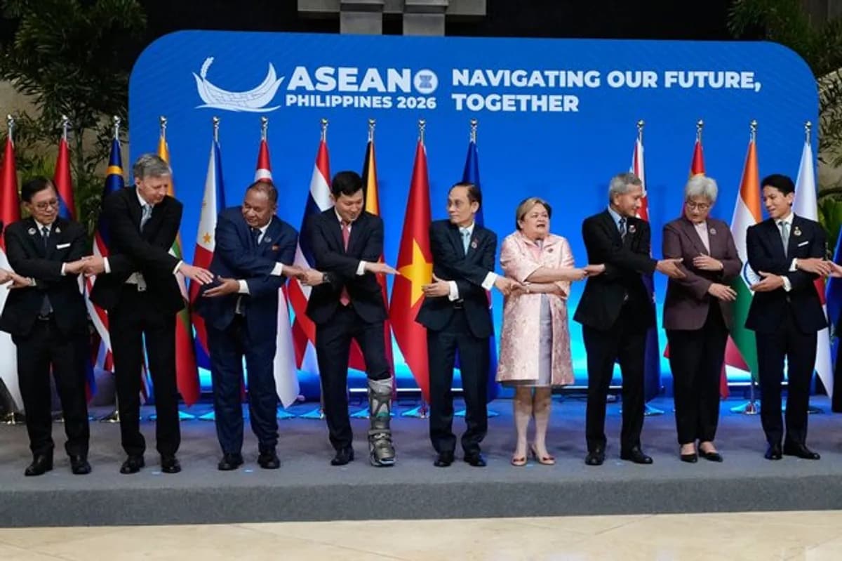 ASEAN Urges Open Straits Amid US-Iran Tensions