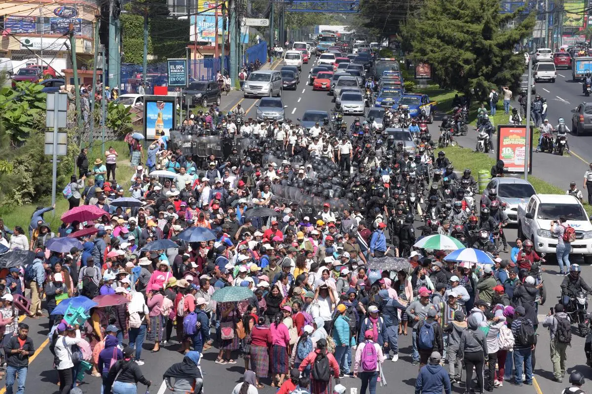 Bloqueos y protestas en Guatemala por precios de combustible y demandas sociales