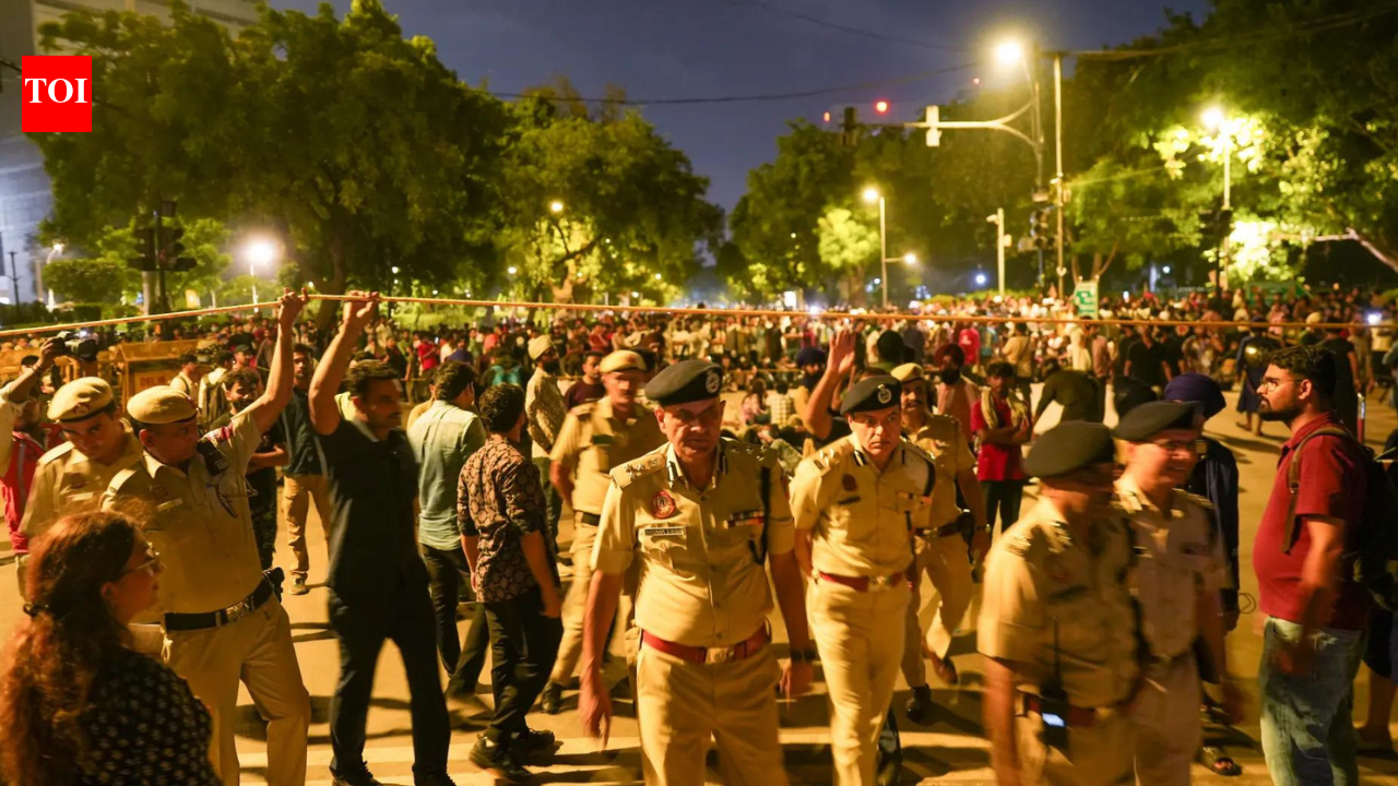 Delhi Police Deploy 3,000 Officers to Manage 10,000 Protesters, Register 15 FIRs