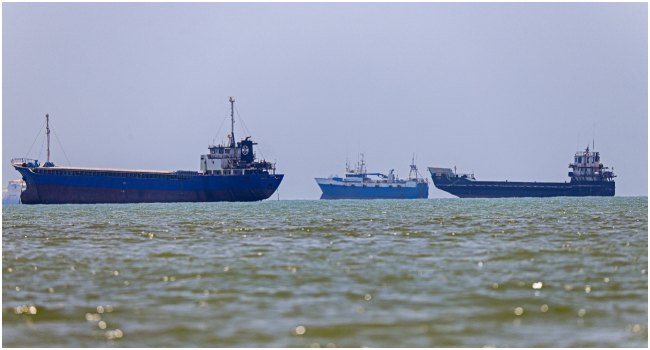 Iran Revolutionary Guards Stop Six Vessels After They Tried to Use Unapproved Route in Strait of Hormuz