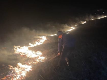 В окрестностях Тырныауза загорелась трава