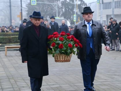 У мемориала в Долинске прошли памятные мероприятия