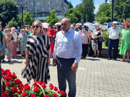 Студенты КБГУ сегодня почтили память народного поэта КБР Кайсына Кулиева