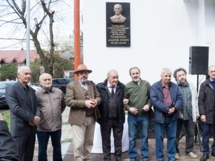 Учил живописи и жизни