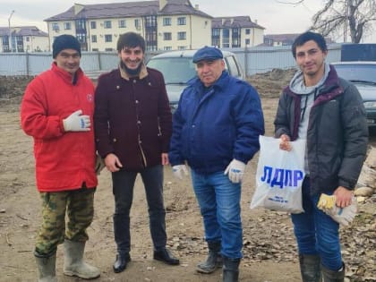 Партийцы  регионального отделения ЛДПР проинспектировали ход строительства  школы в с.Прималкинское