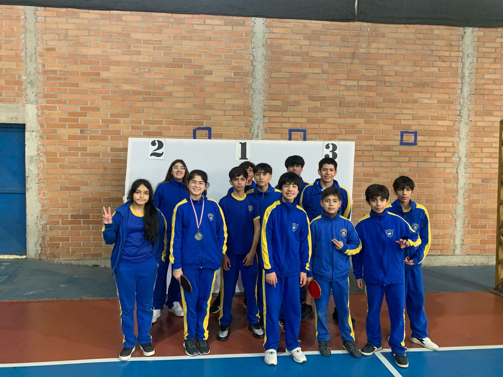 Excepcional participación de estudiantes en torneos de tenis de mesa