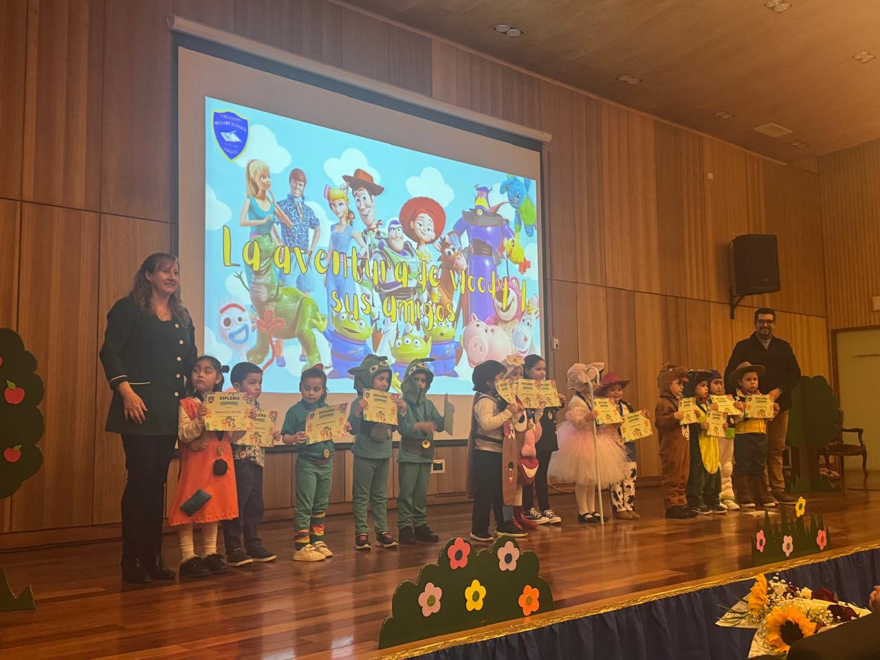 Estudiantes de educación parvularia dieron vida a colorida muestra de teatro