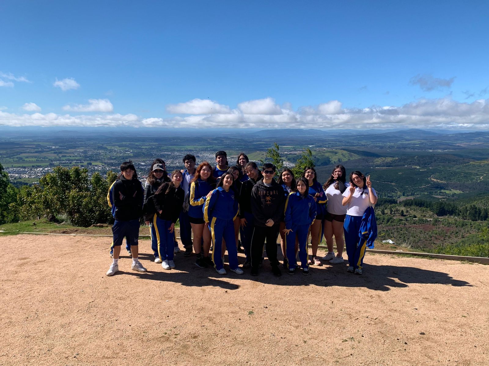Estudiantes de 2° Medio realizaron caminata al Parque Junquillar promoviendo la vida activa y saludable