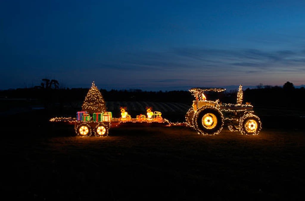 Tour des tracteurs illuminés — Liorac-sur-Louyre
