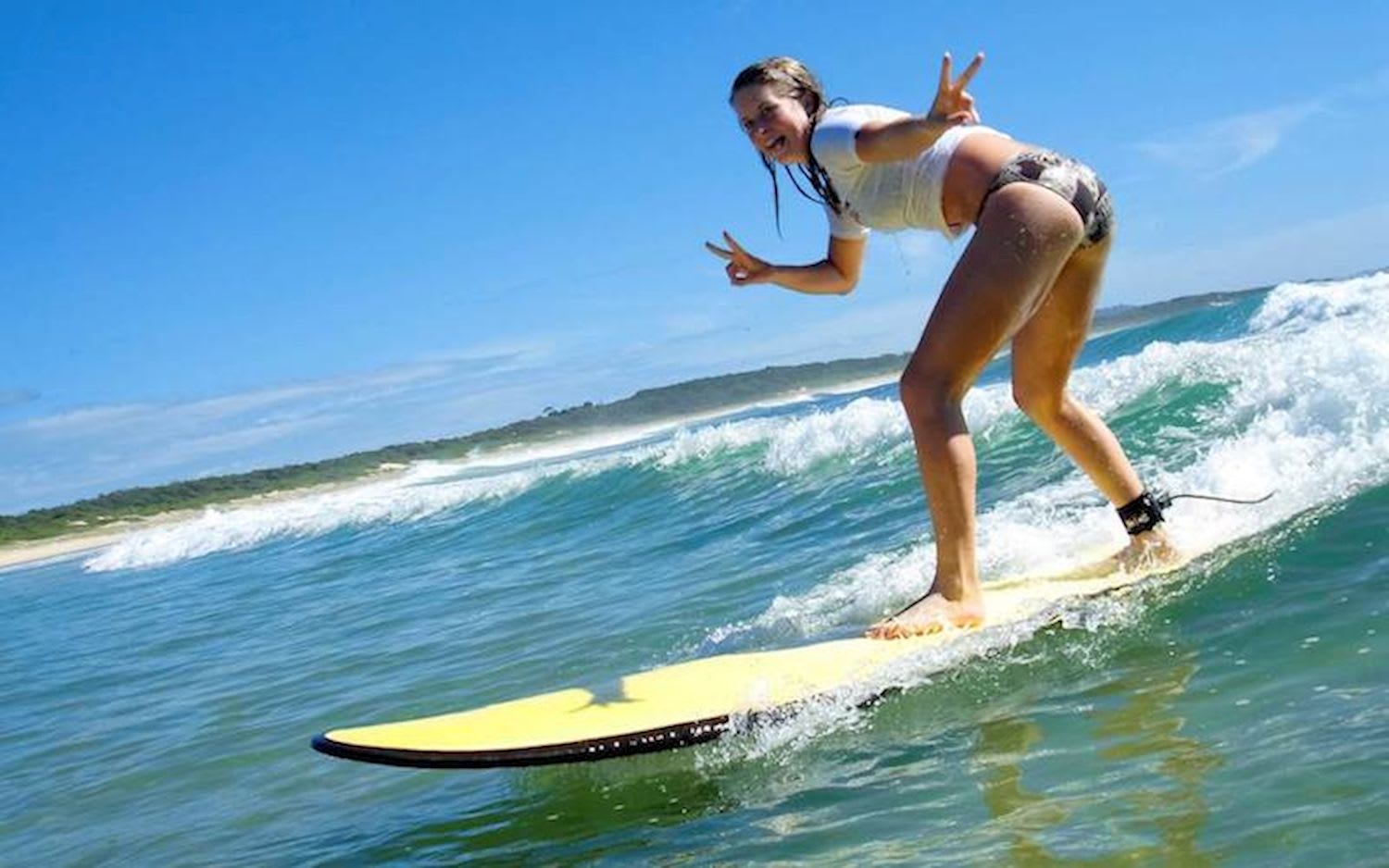 Byron Bay x 2 Surf Lessons 8:30 AM (From October til May)