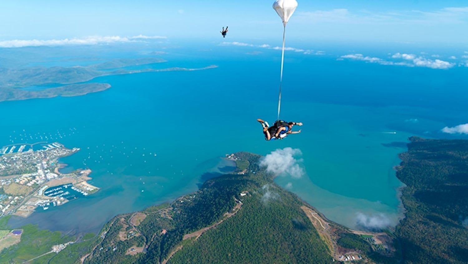 Airlie Beach Tandem 15,000ft Skydive (with Transfer)