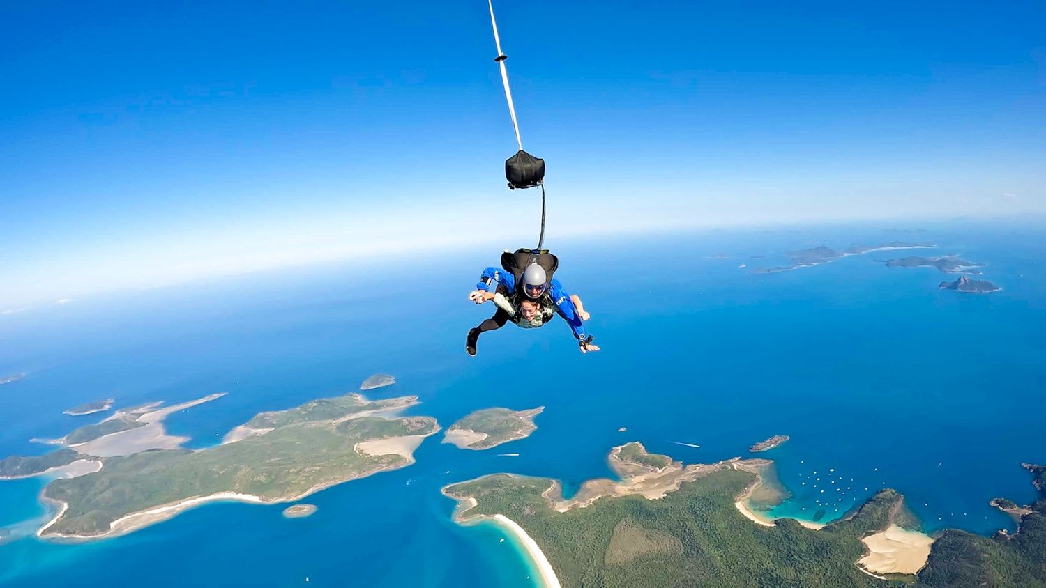 Airlie Beach Tandem 15,000ft Skydive (with Transfer) - Image 3