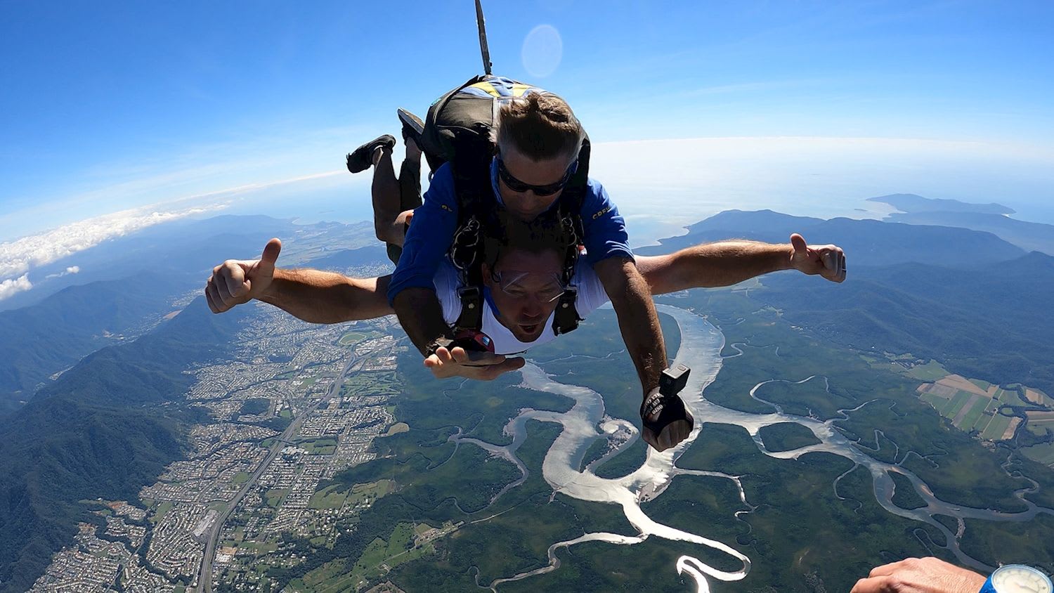 Cairns Tandem 15,000ft Skydive (With Transfer) - Image 2
