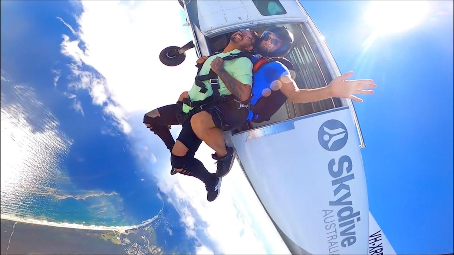 Byron Bay Tandem Skydive 15,000ft (With Gold Coast Transfer) - Image 2