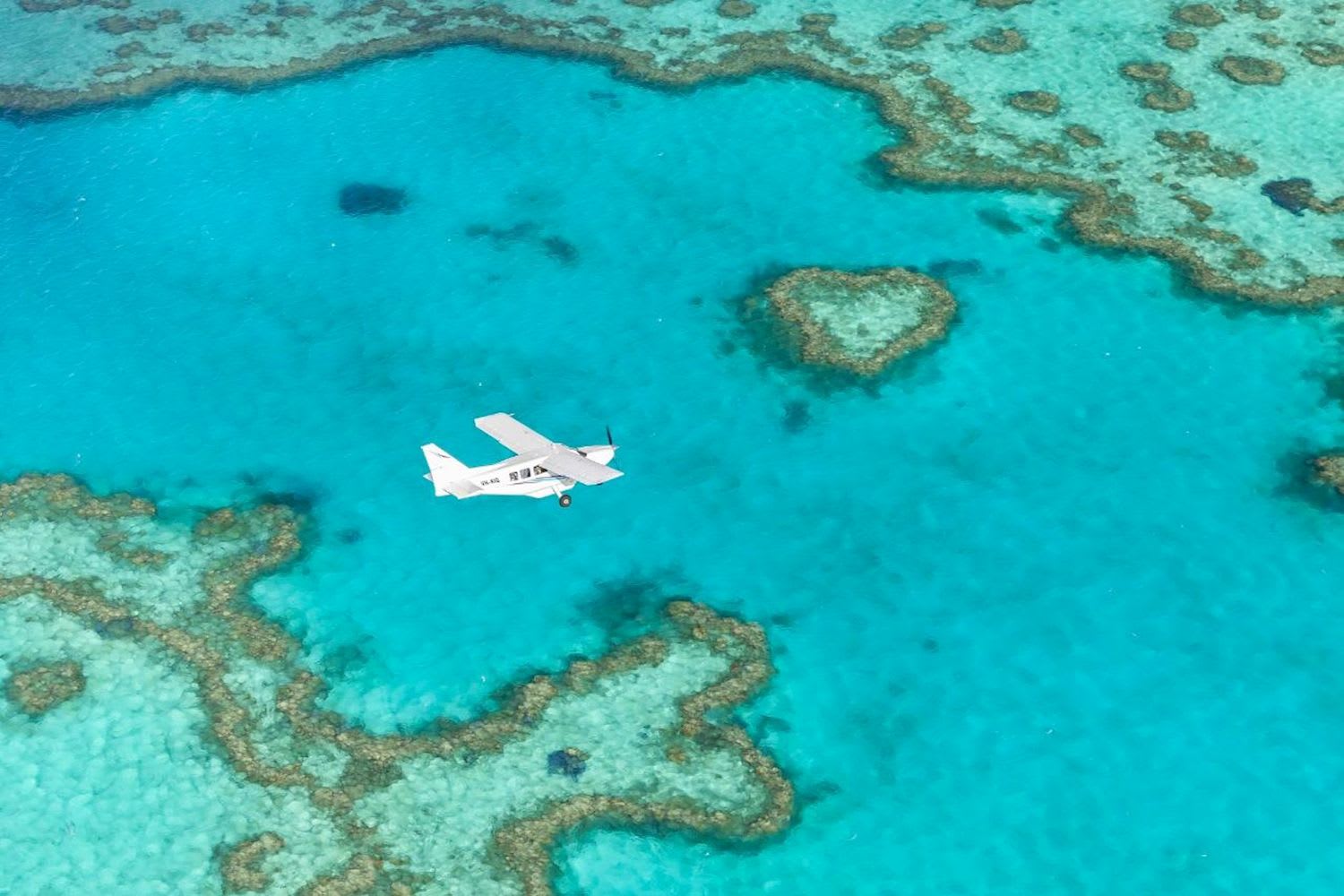  Ocean Rafting Private Charter : 60 Min Scenic Flight - Whitehaven Beach, Hill Inlet, GBR and Heart Reef