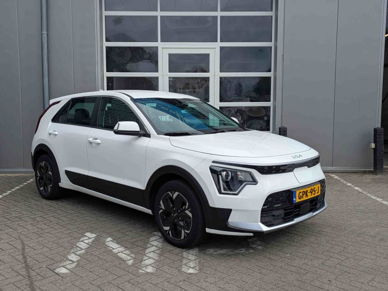 MAIN Kia Niro 64.8kWh Light Edition (5d) 150kW 64.8kWh ev light edition 3-fase 150kW aut Occasion