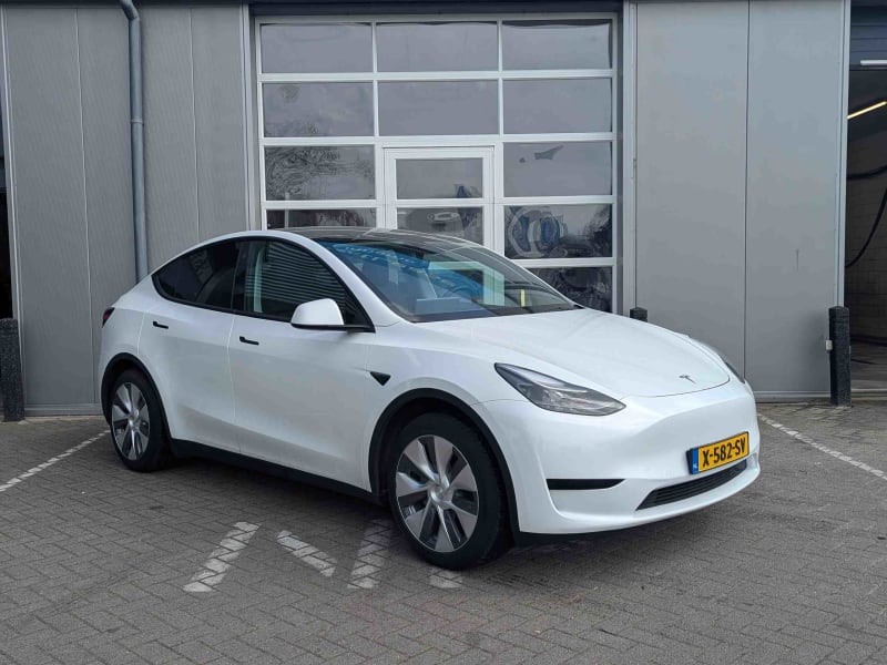 MAIN Tesla Model Y EV 64.8kWh Light Edition (5d) 150kW 57.5kWh ev 220kW rwd aut Occasion