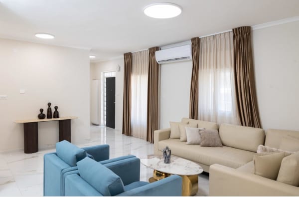 Huge 7-bedroom villa with backyard in Givat Hamivtar