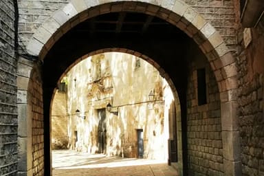Free Tour of the Old Town of Barcelona (Gothic Quarter and the Borne) · 2