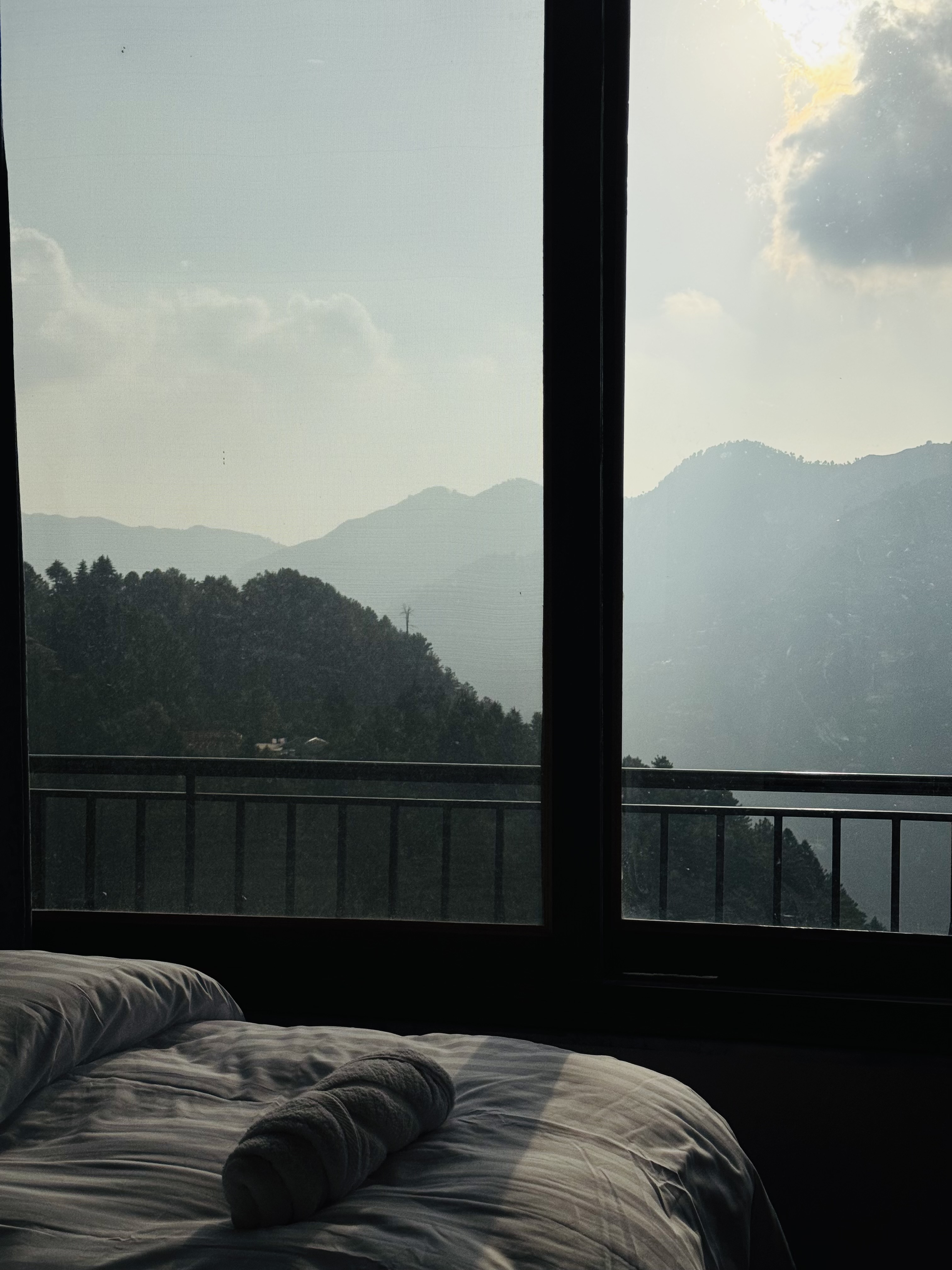 4-Bedroom Lower Ground Valley View Stay – Nathia Gali photo 6 in Nathia Gali, Pakistan