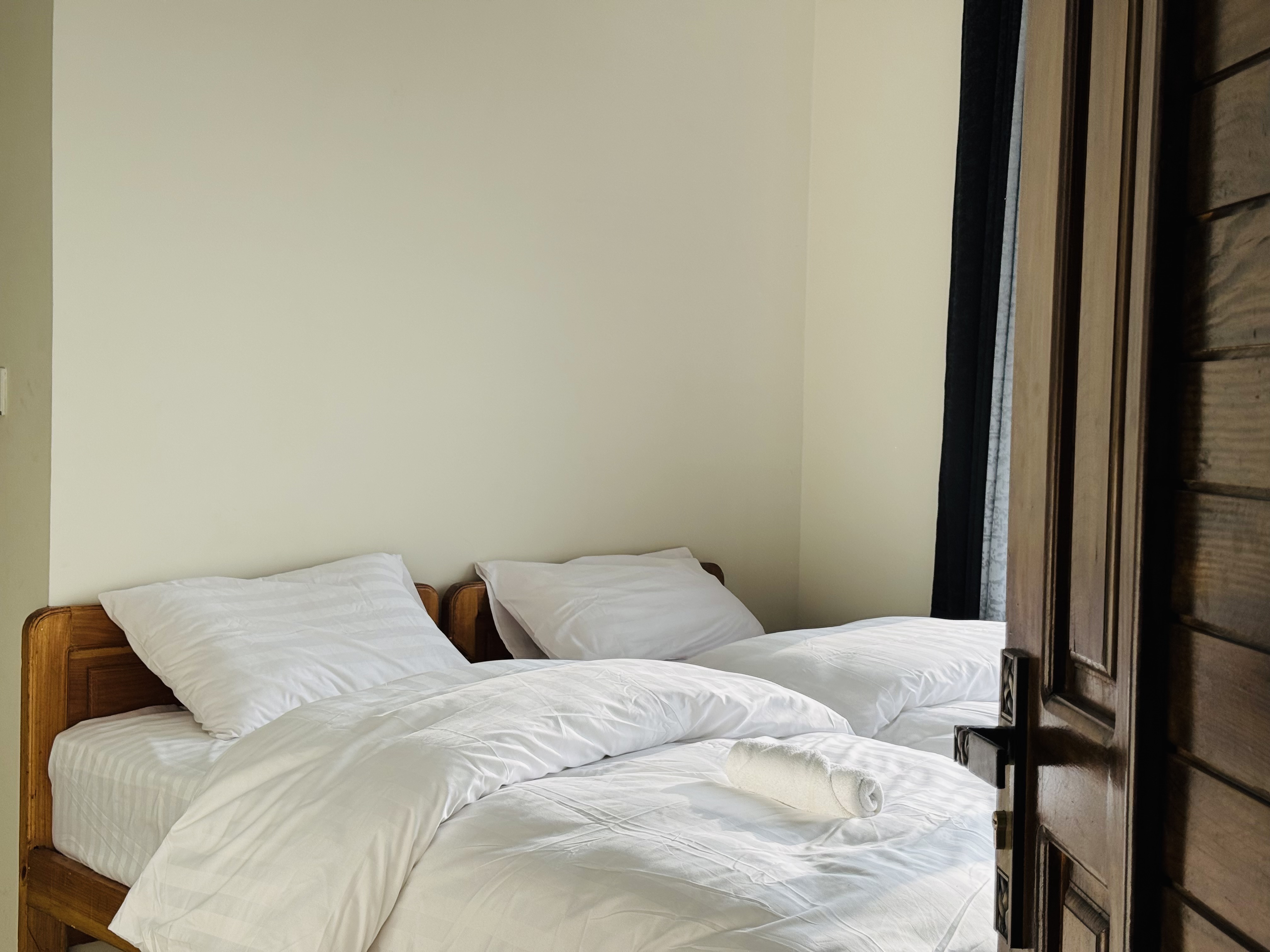 4-Bedroom Lower Ground Valley View Stay – Nathia Gali photo 10 in Nathia Gali, Pakistan