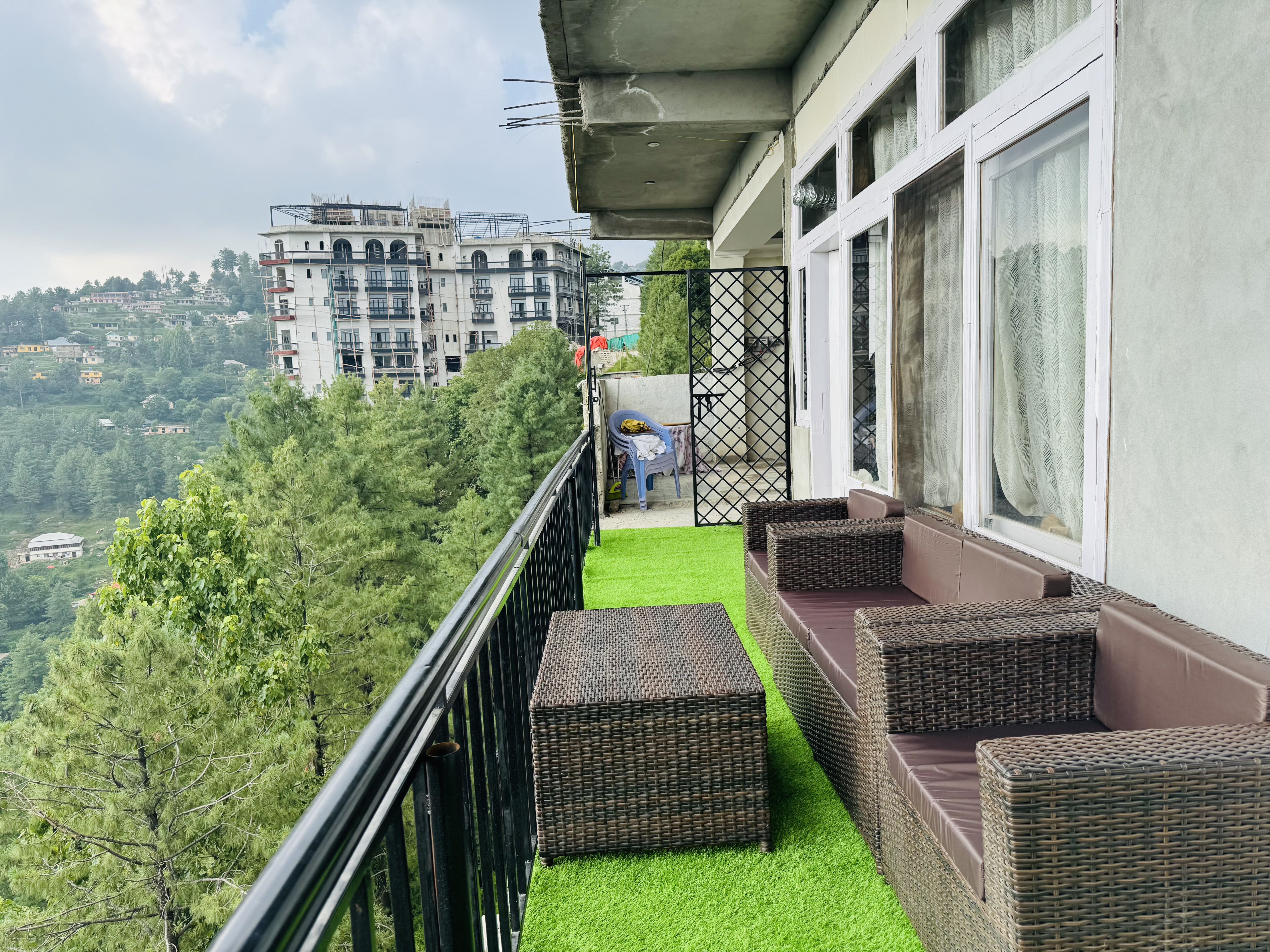 4-Bedroom Lower Ground Valley View Stay – Nathia Gali photo 15 in Nathia Gali, Pakistan